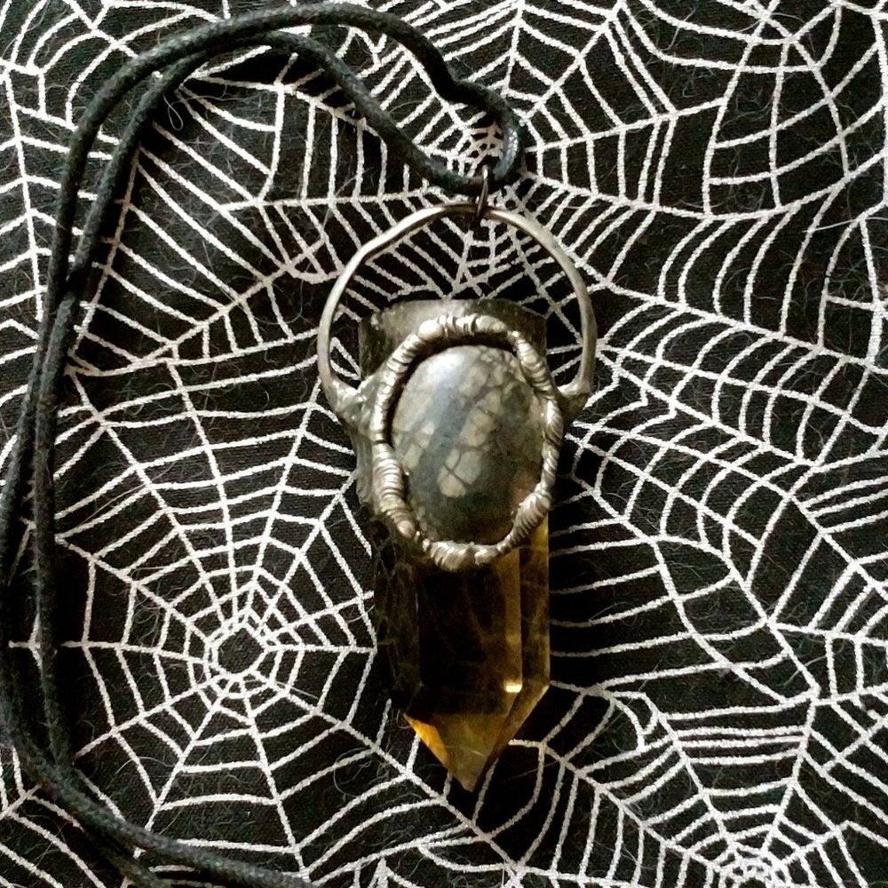 🖤•Paletree Arcana Stormy Night pendant•🖤
